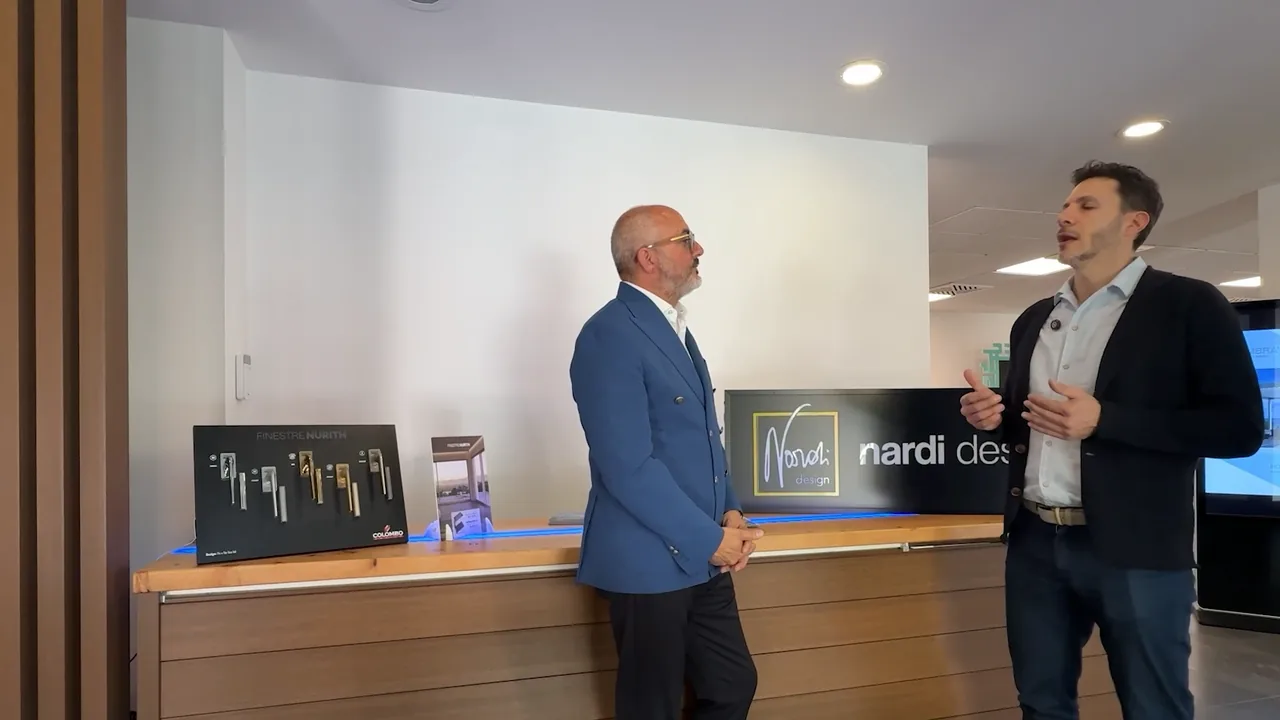 Roberto Anastasio con Flaviano Nardi, CEO di Tecnombra, nello showroom